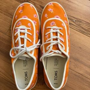 Toms shoes orange with laces, never used